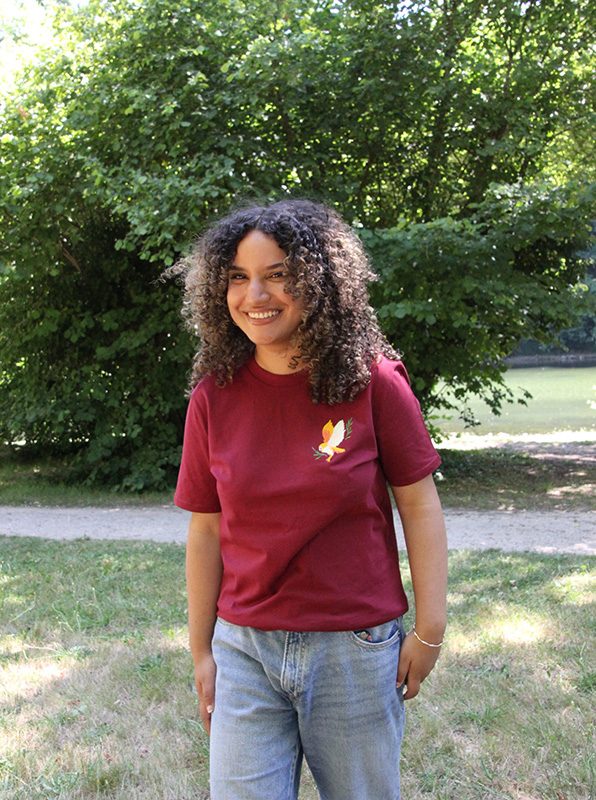 T-shirt bordeaux de la boutique des Conservatoire d'espaces naturels.